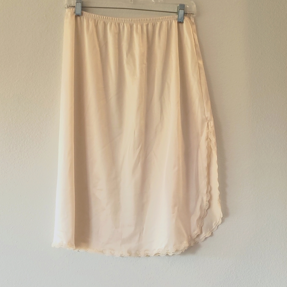 Vanity Fair Ecru Half Slip, Vintage, Nylon, Lace Trim, Medium